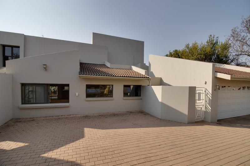 To Let 6 Bedroom Property for Rent in Fourways Gardens Gauteng