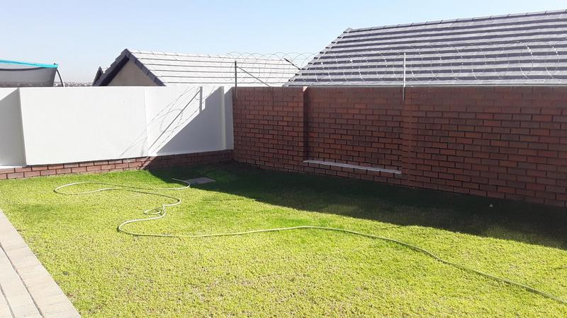To Let 3 Bedroom Property for Rent in Amberfield Gauteng