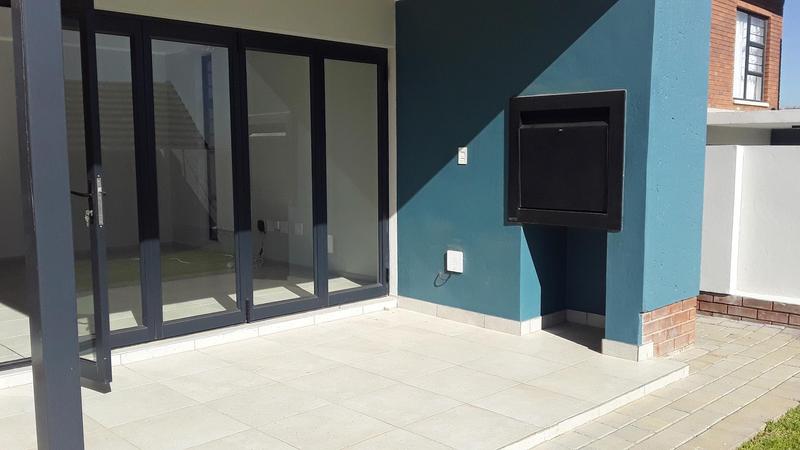 To Let 3 Bedroom Property for Rent in Amberfield Gauteng