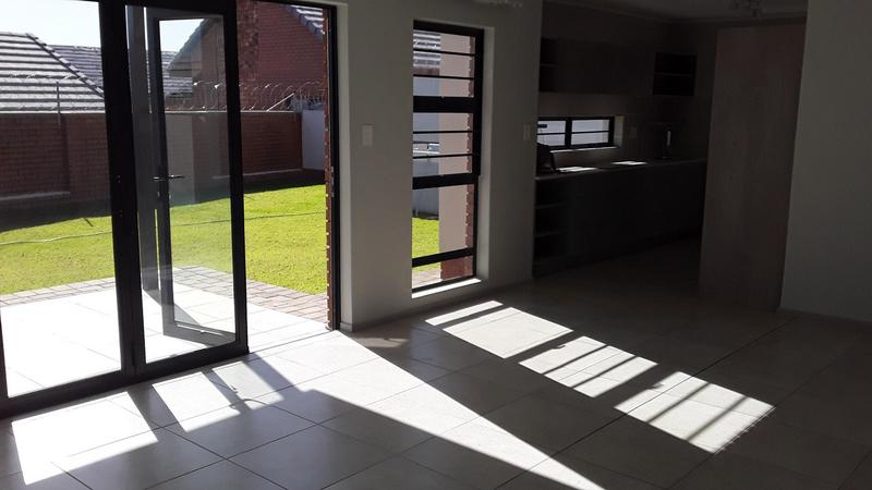 To Let 3 Bedroom Property for Rent in Amberfield Gauteng