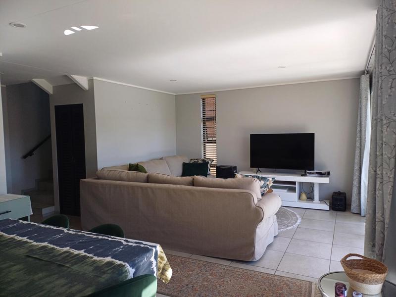 To Let 3 Bedroom Property for Rent in Amberfield Gauteng