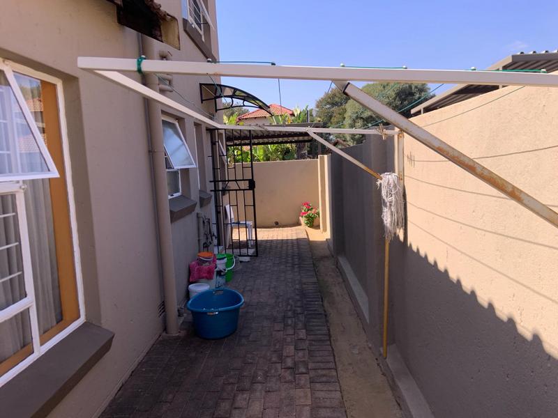 3 Bedroom Property for Sale in Heuwelsig Estate Gauteng