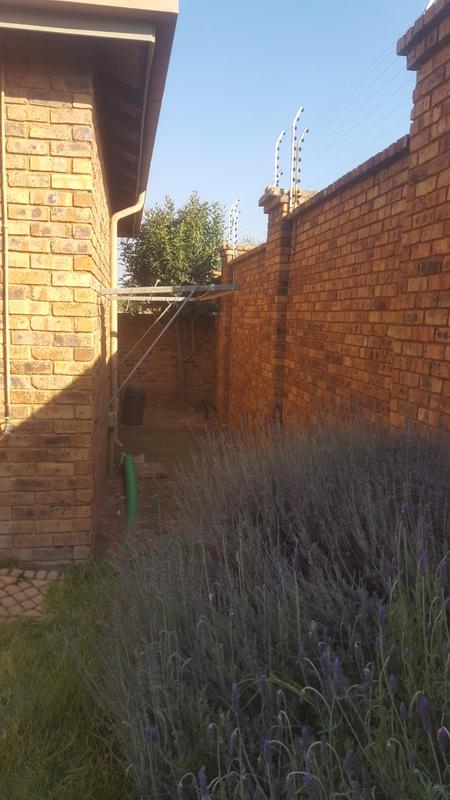 To Let 3 Bedroom Property for Rent in Bardene Gauteng