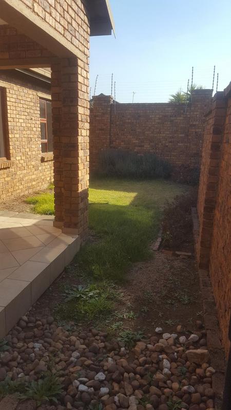 To Let 3 Bedroom Property for Rent in Bardene Gauteng