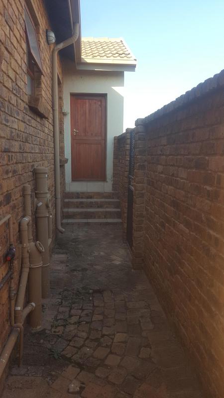 To Let 3 Bedroom Property for Rent in Bardene Gauteng