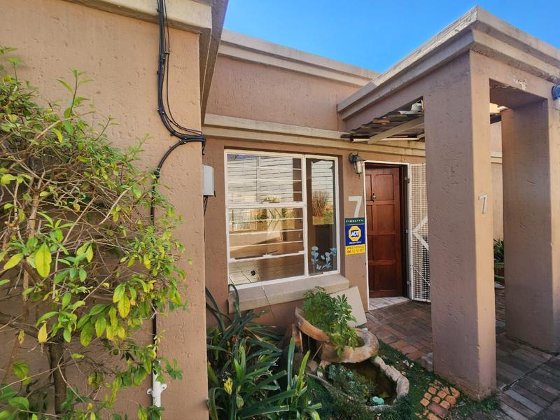 To Let 2 Bedroom Property for Rent in Roodekrans Gauteng
