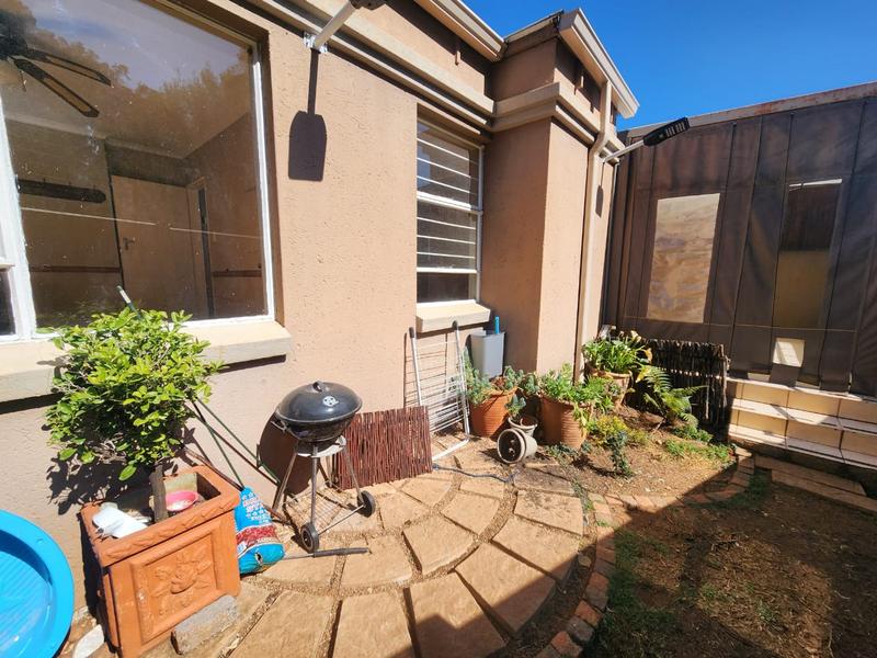 To Let 2 Bedroom Property for Rent in Roodekrans Gauteng
