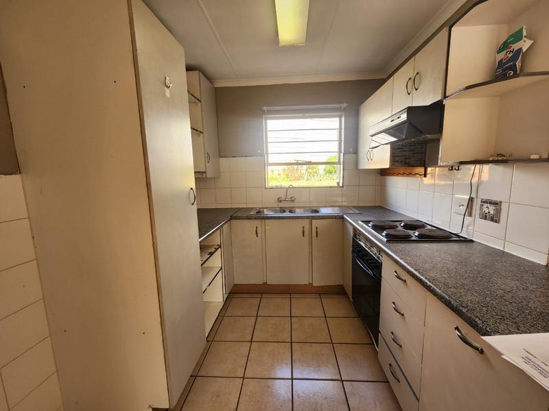 To Let 2 Bedroom Property for Rent in Roodekrans Gauteng