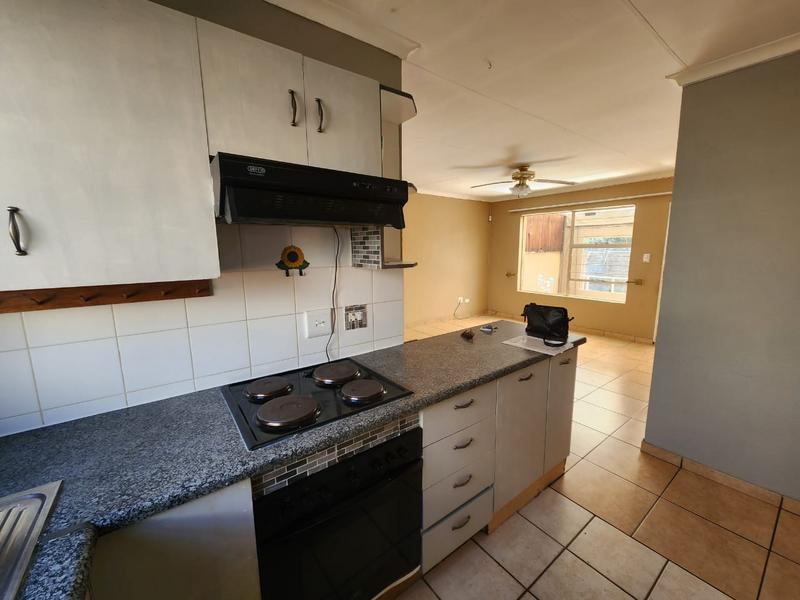 To Let 2 Bedroom Property for Rent in Roodekrans Gauteng
