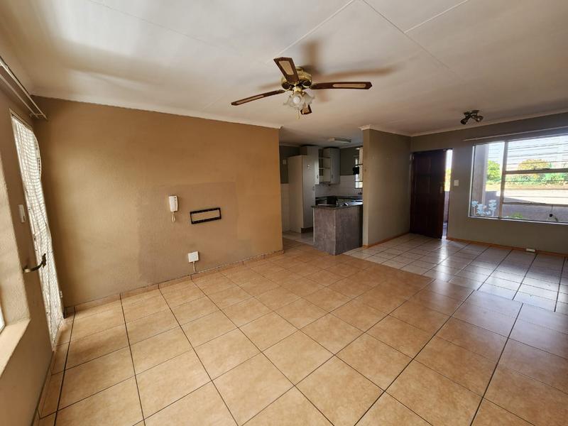 To Let 2 Bedroom Property for Rent in Roodekrans Gauteng