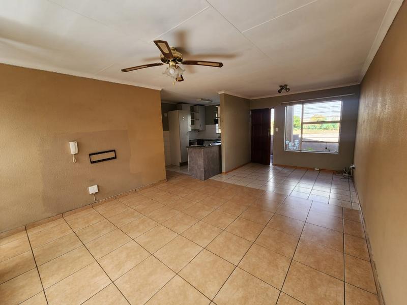 To Let 2 Bedroom Property for Rent in Roodekrans Gauteng