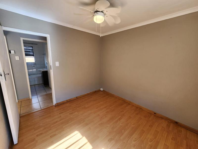 To Let 2 Bedroom Property for Rent in Roodekrans Gauteng