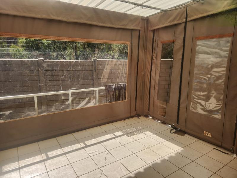 To Let 2 Bedroom Property for Rent in Roodekrans Gauteng