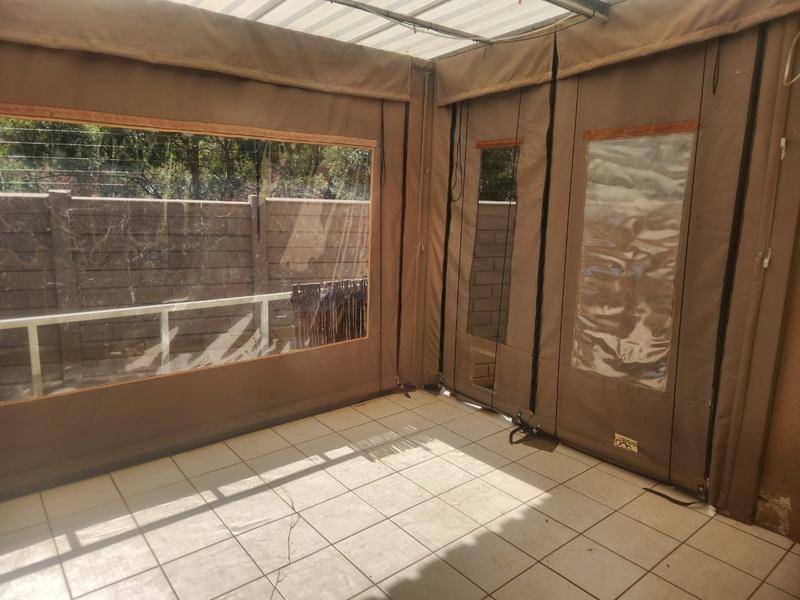 To Let 2 Bedroom Property for Rent in Roodekrans Gauteng