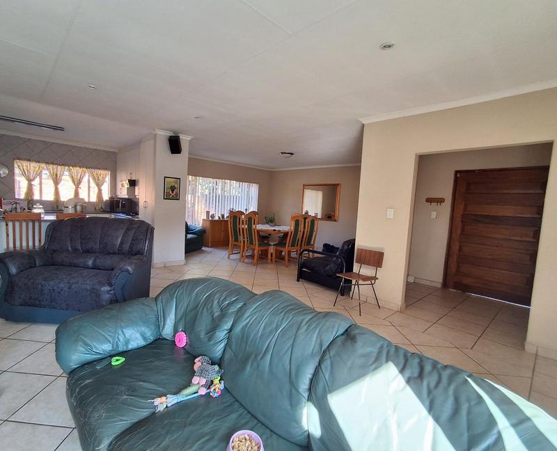 4 Bedroom Property for Sale in Moreleta Park Gauteng