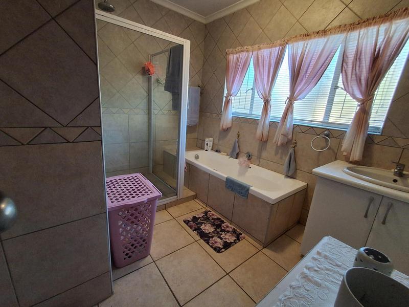 4 Bedroom Property for Sale in Moreleta Park Gauteng