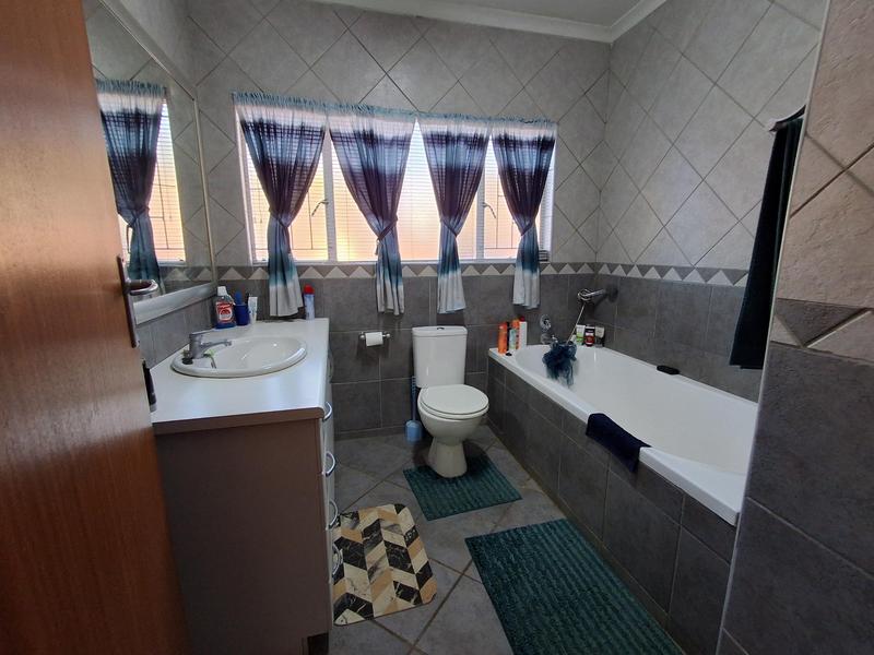 4 Bedroom Property for Sale in Moreleta Park Gauteng