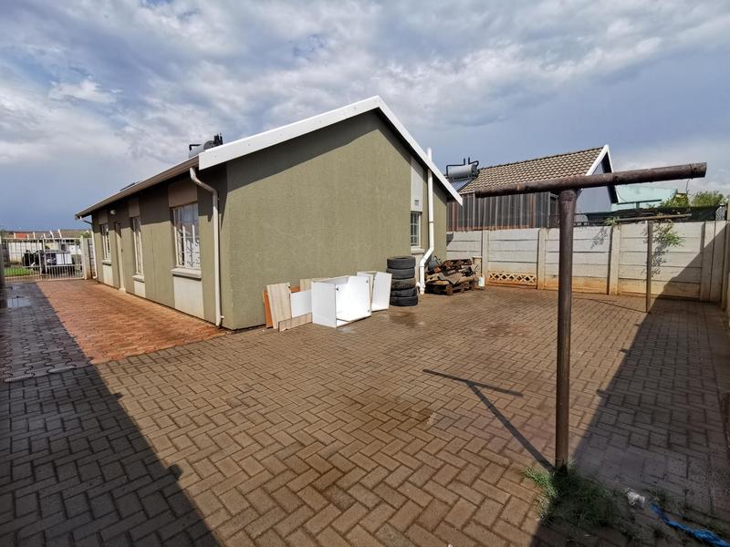To Let 3 Bedroom Property for Rent in Sky City Gauteng