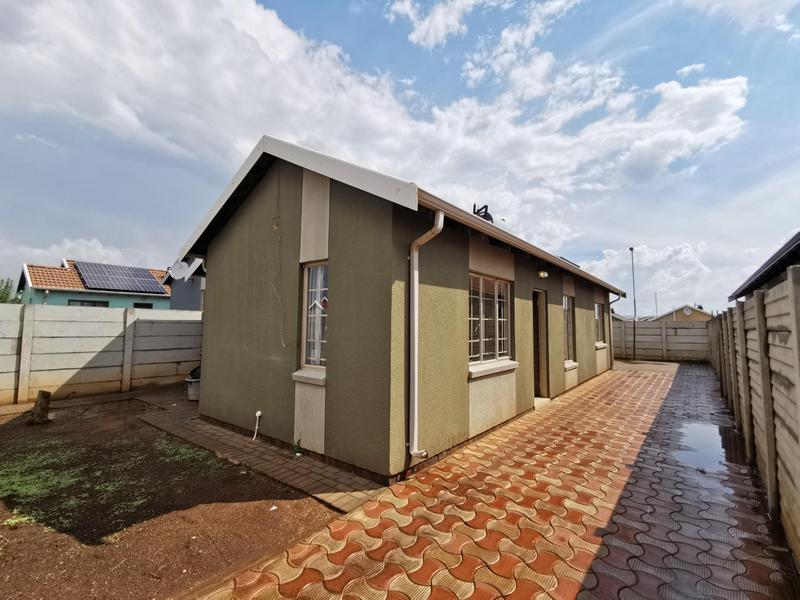 To Let 3 Bedroom Property for Rent in Sky City Gauteng