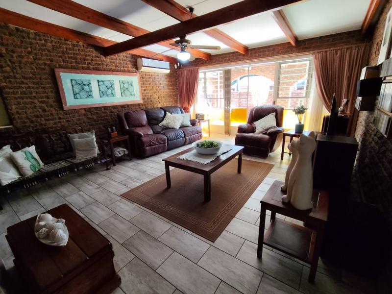 4 Bedroom Property for Sale in Karenpark Gauteng