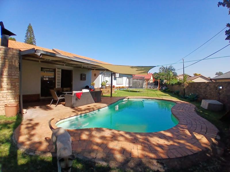 4 Bedroom Property for Sale in Magalieskruin Gauteng
