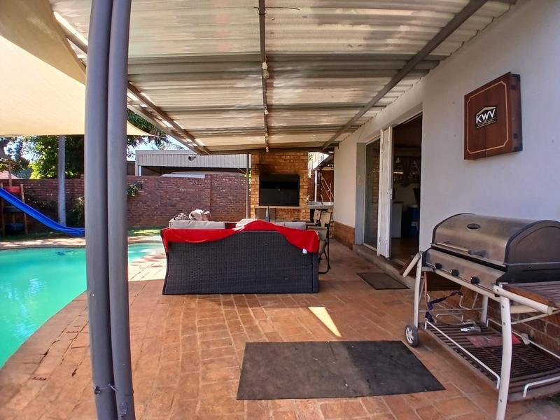4 Bedroom Property for Sale in Magalieskruin Gauteng