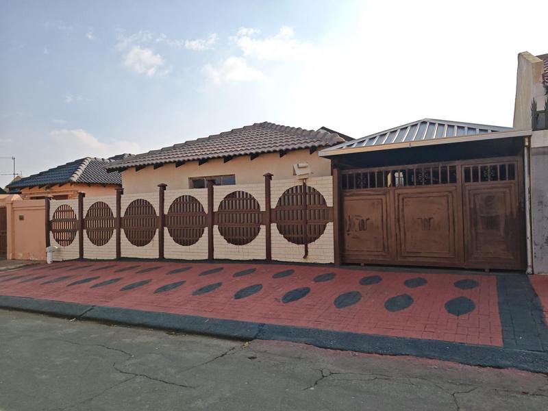3 Bedroom Property for Sale in Kagiso Gauteng