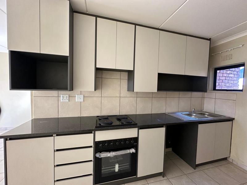 To Let 2 Bedroom Property for Rent in Cloverdene Gauteng