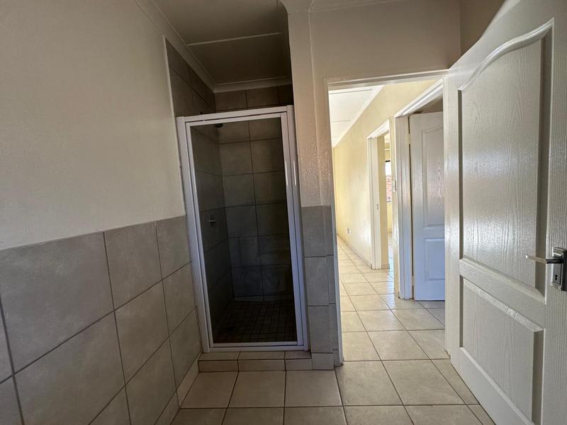 To Let 2 Bedroom Property for Rent in Cloverdene Gauteng