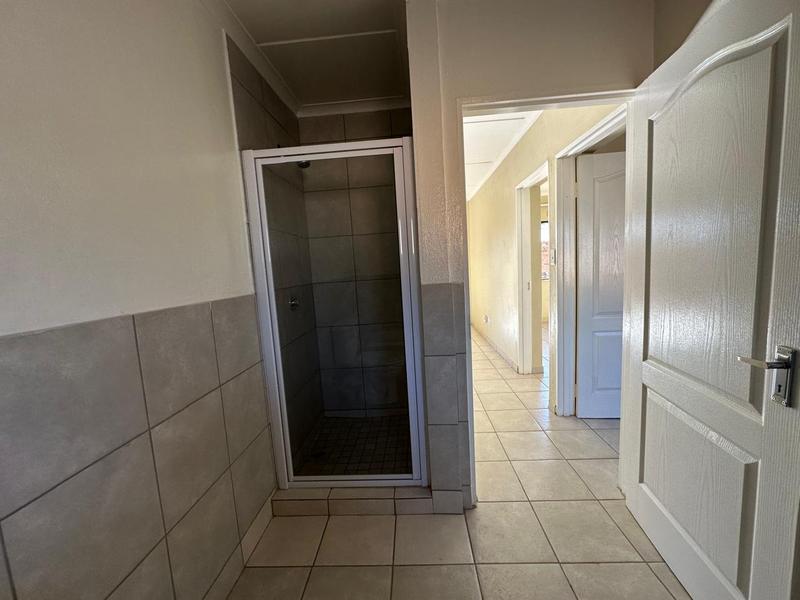 To Let 2 Bedroom Property for Rent in Cloverdene Gauteng