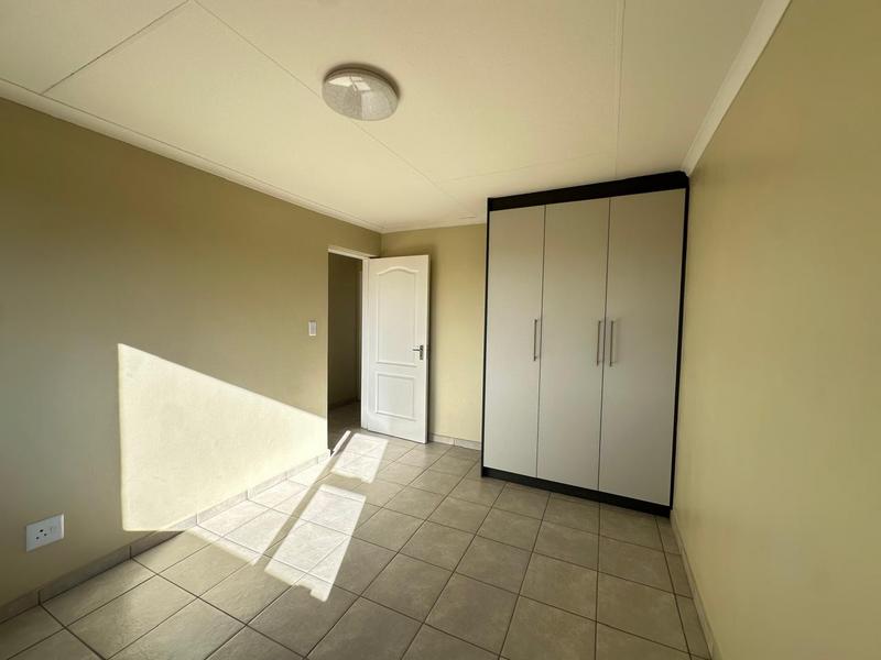 To Let 2 Bedroom Property for Rent in Cloverdene Gauteng