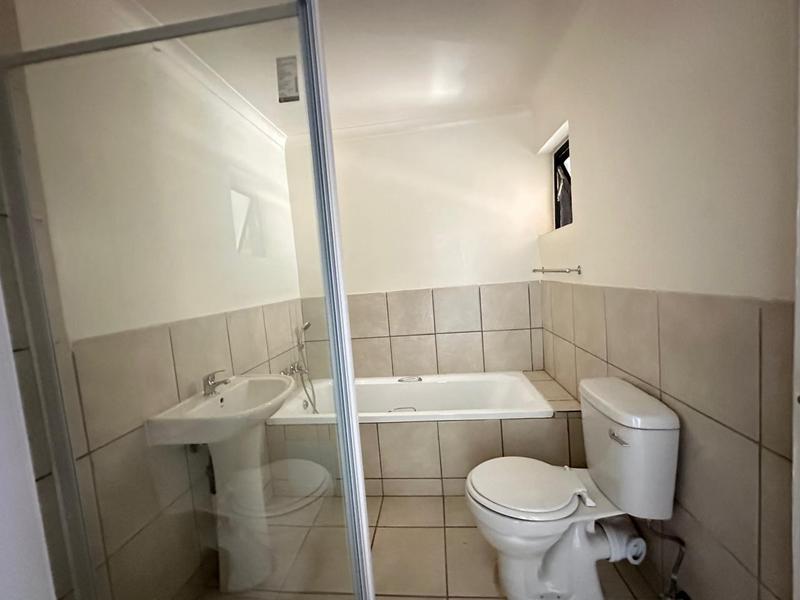 To Let 2 Bedroom Property for Rent in Cloverdene Gauteng