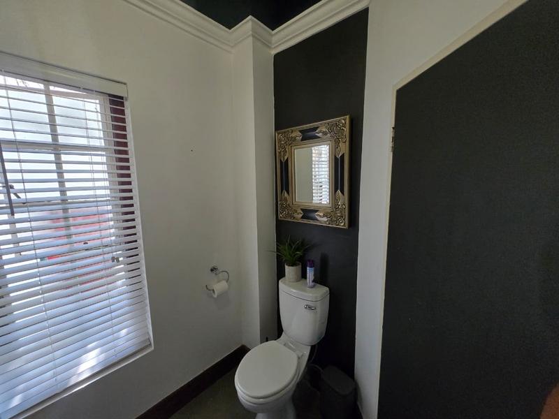 To Let 1 Bedroom Property for Rent in Saxonwold Gauteng