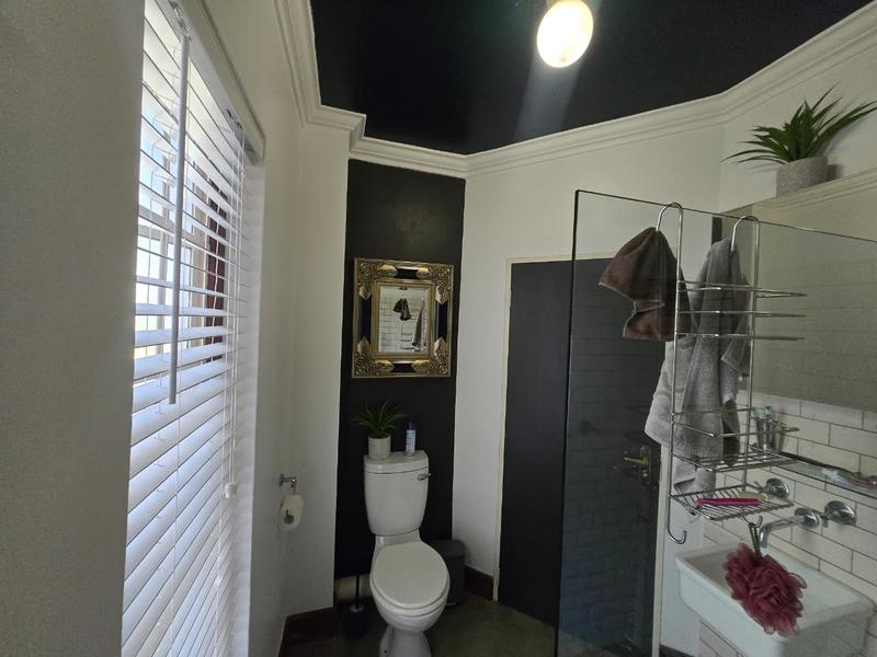 To Let 1 Bedroom Property for Rent in Saxonwold Gauteng