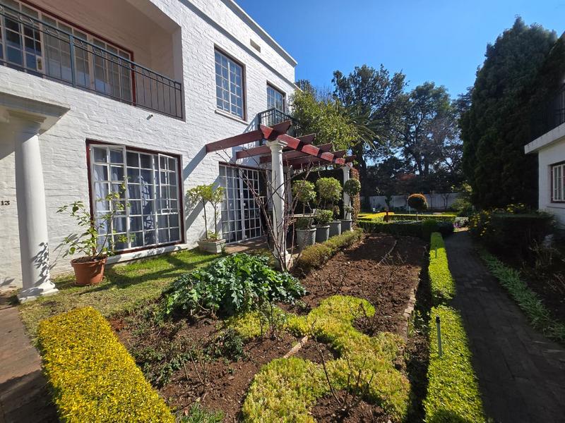 To Let 1 Bedroom Property for Rent in Saxonwold Gauteng