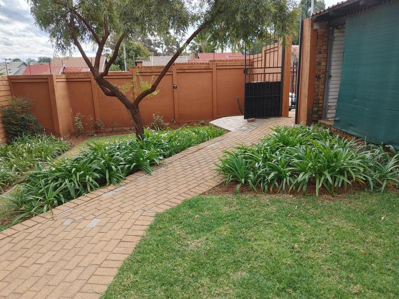 To Let 3 Bedroom Property for Rent in Garsfontein Gauteng