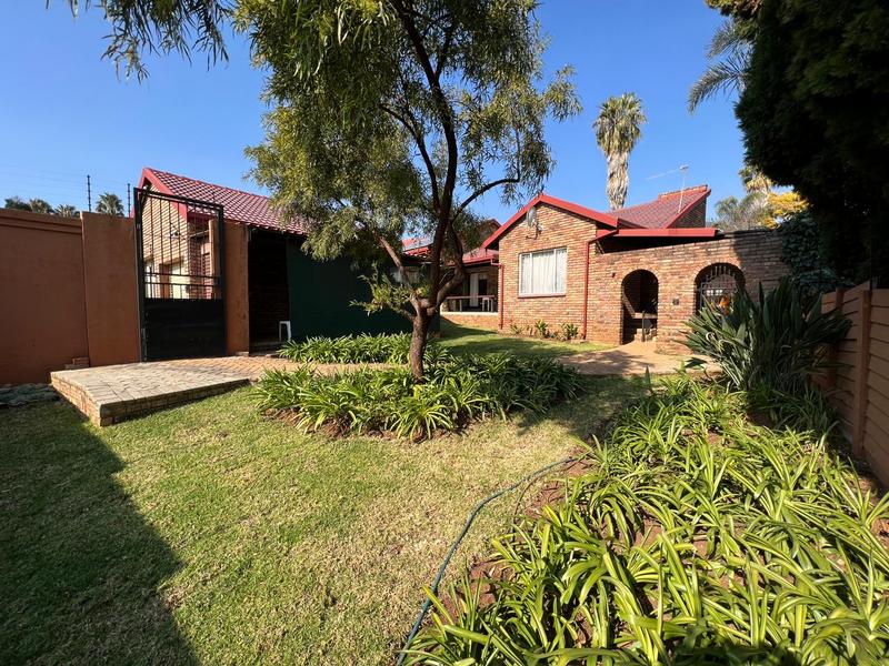 To Let 3 Bedroom Property for Rent in Garsfontein Gauteng