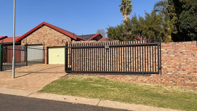 To Let 3 Bedroom Property for Rent in Garsfontein Gauteng