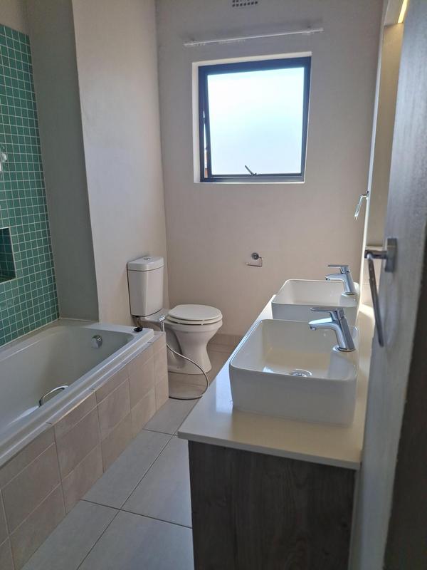 To Let 2 Bedroom Property for Rent in Linden Gauteng