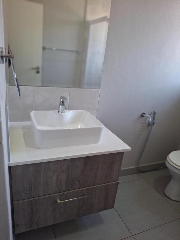 To Let 2 Bedroom Property for Rent in Linden Gauteng