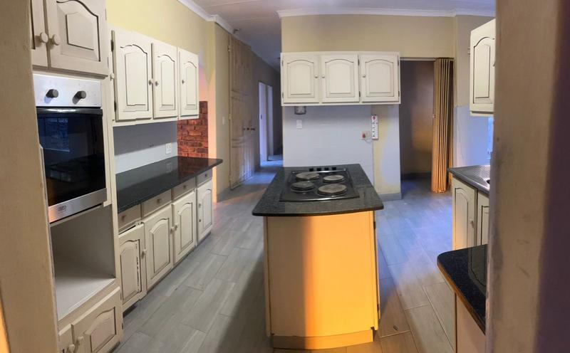 To Let 4 Bedroom Property for Rent in Florauna Gauteng