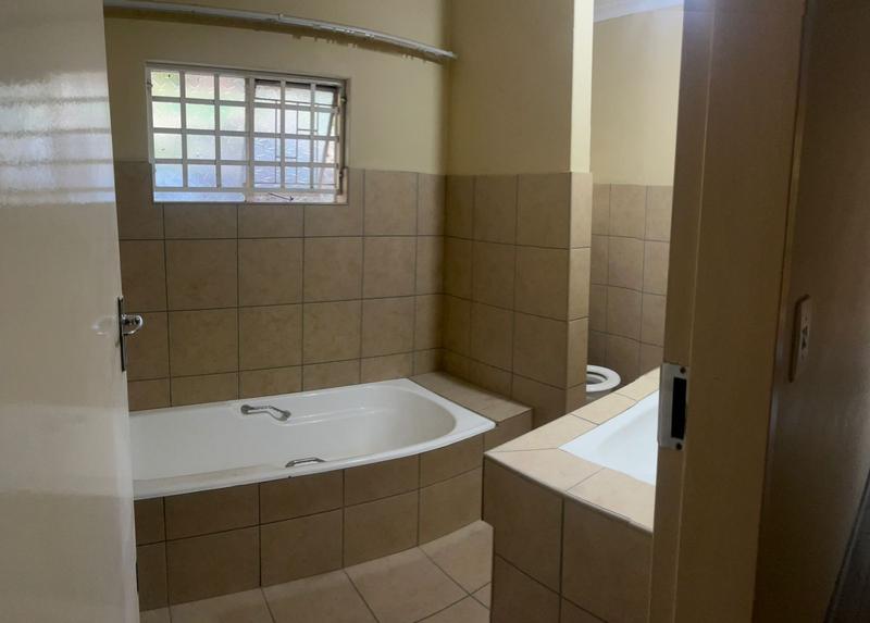 To Let 4 Bedroom Property for Rent in Florauna Gauteng