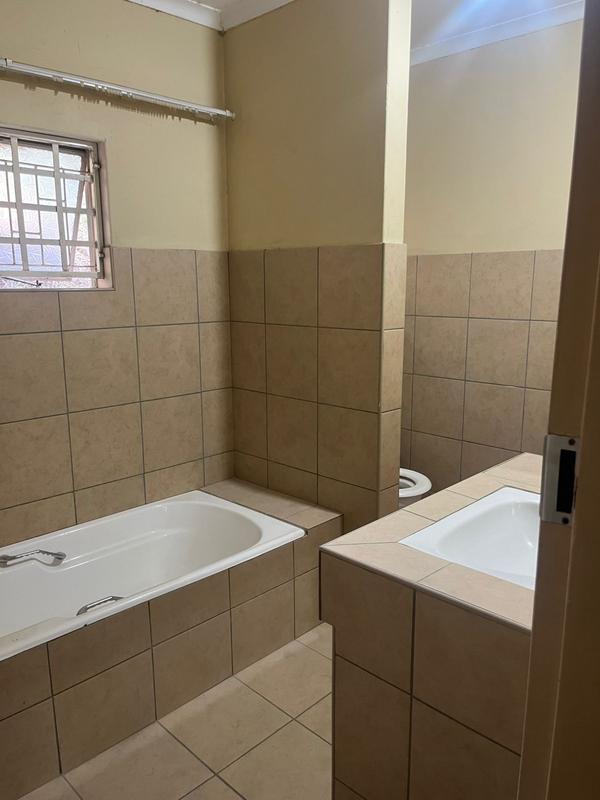 To Let 4 Bedroom Property for Rent in Florauna Gauteng