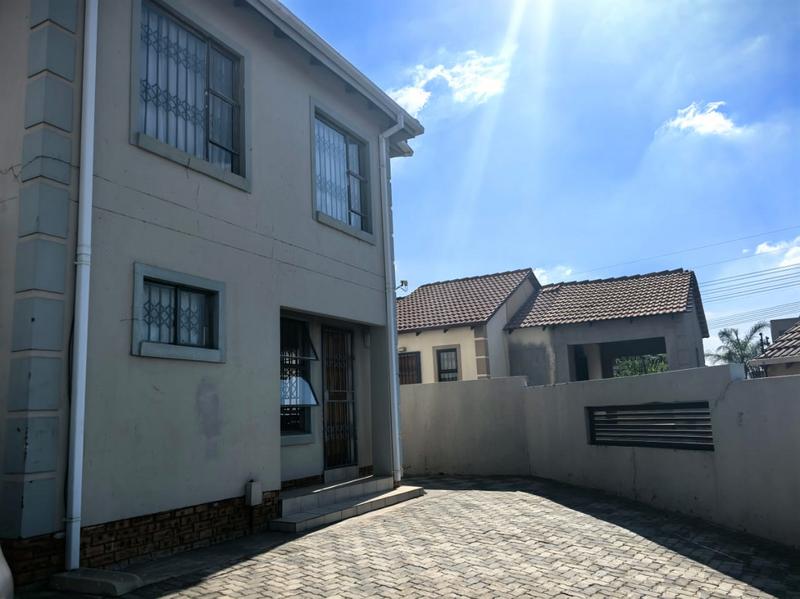 3 Bedroom Property for Sale in Blue Hills Gauteng