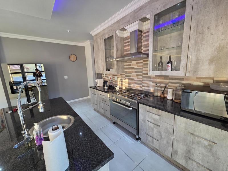 3 Bedroom Property for Sale in Stone Ridge Gauteng