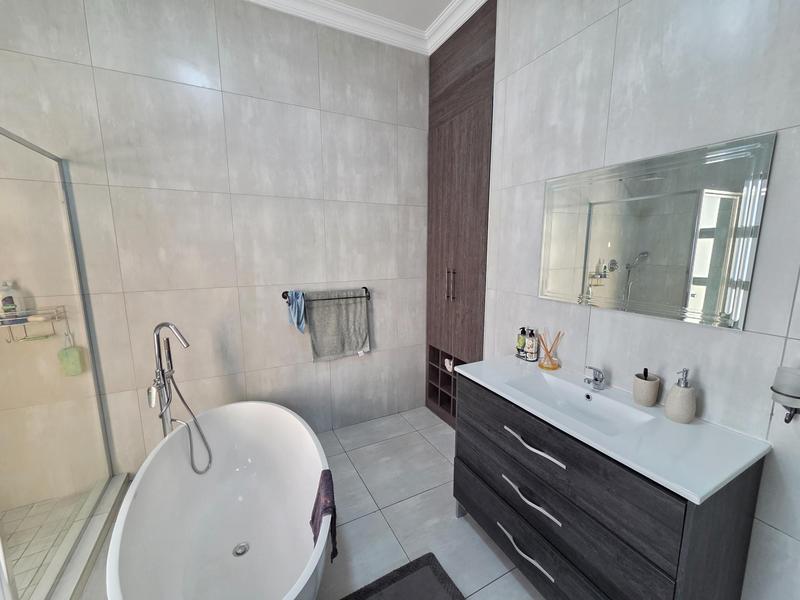 3 Bedroom Property for Sale in Stone Ridge Gauteng