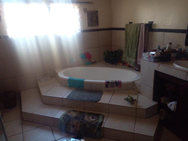 3 Bedroom Property for Sale in Monavoni Gauteng