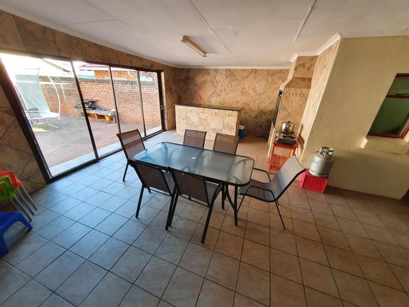 4 Bedroom Property for Sale in Florauna Gauteng