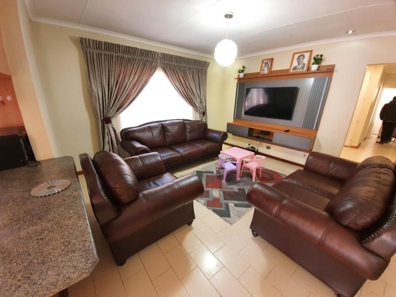 4 Bedroom Property for Sale in Florauna Gauteng