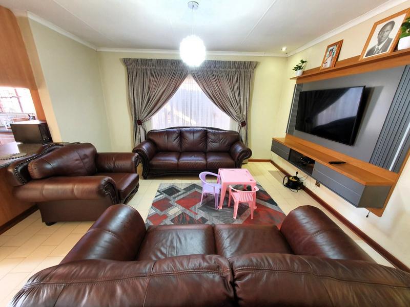 4 Bedroom Property for Sale in Florauna Gauteng